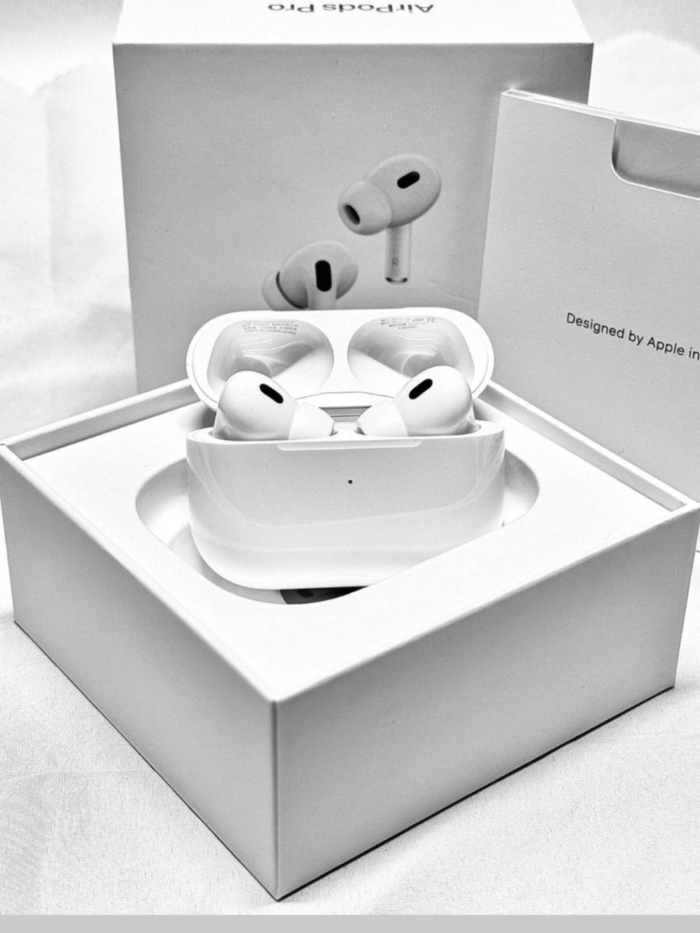 Apple AirPods Pro 3 - Sleek White Design
